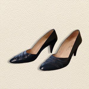 Rosina Ferragamo Schiavone •size 7 1/2 S Tiger Gem vintage heels pumps off white